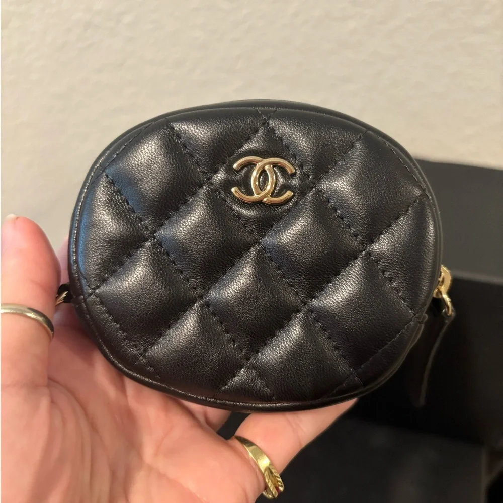 CHANEL 19 Collection Houndstooth Tweed Lambskin Round Crossbody W/ Coinpurse - Picture 14 of 16